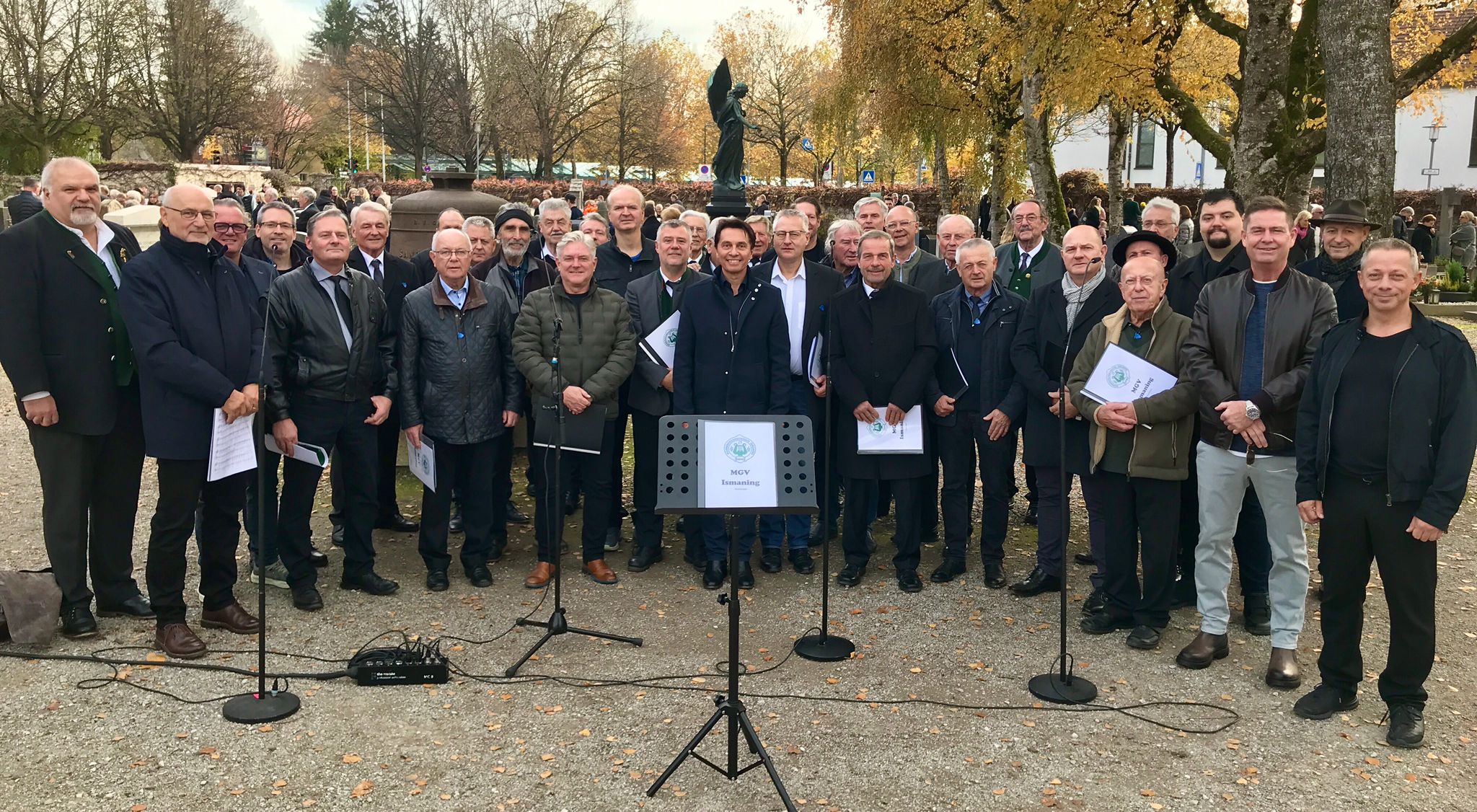 Mehr über den Artikel erfahren Auftritt an Allerheiligen