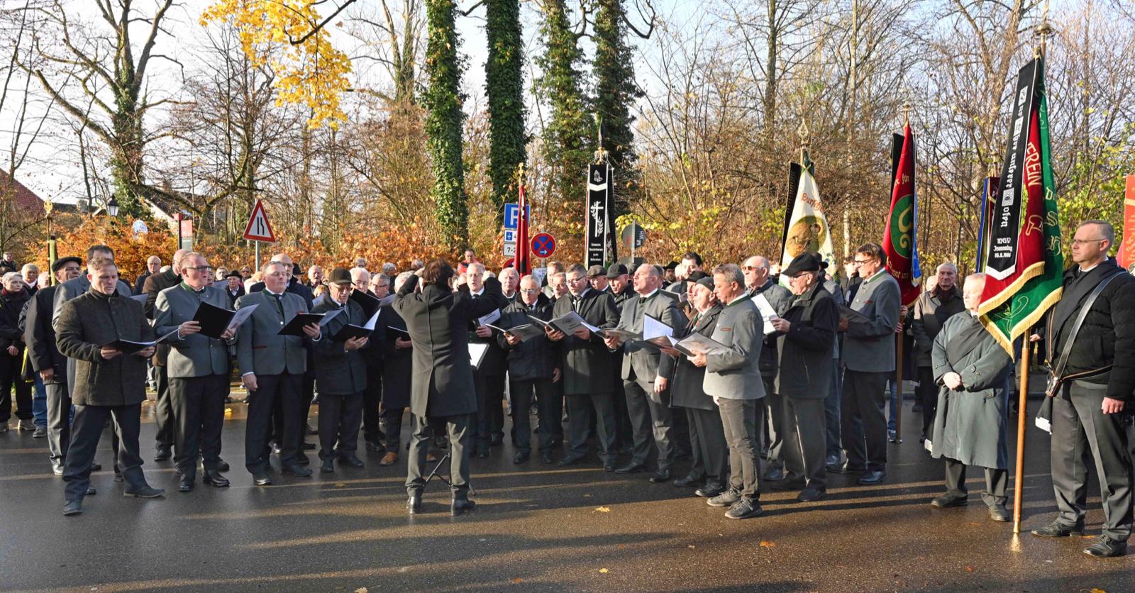 Mehr über den Artikel erfahren Auftritt am Volkstrauertag